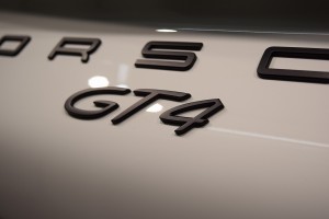 ポルシェ ケイマン GT4