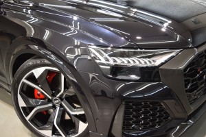 アウディ RSQ8